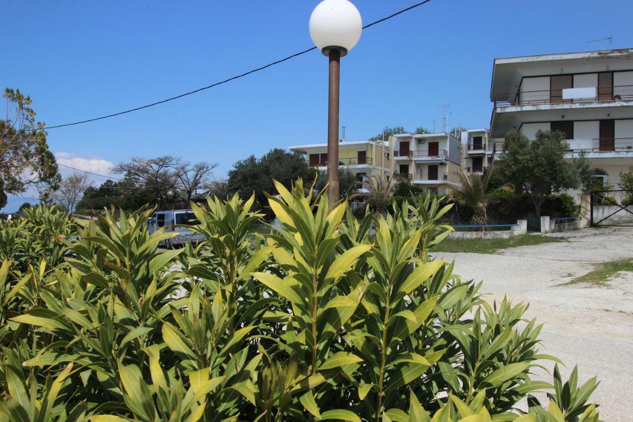 Kariani Beach Apartment ภายนอก รูปภาพ